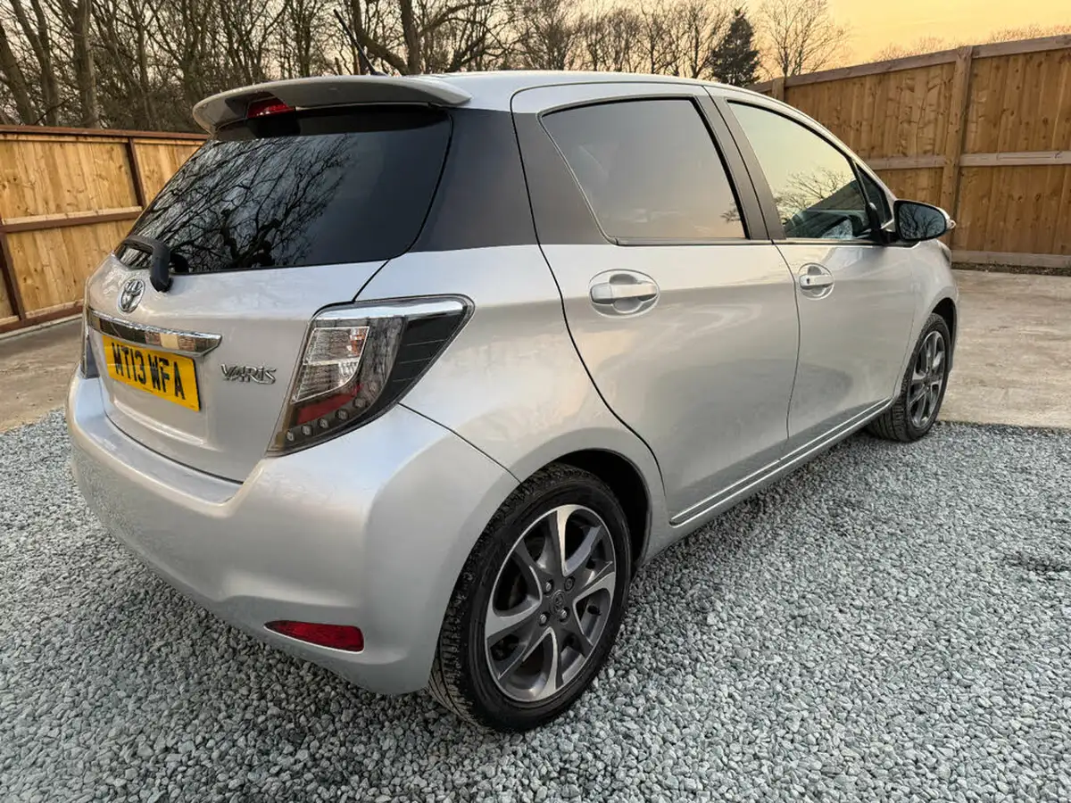 2013-toyota-yaris-133-trend-vvt-i-5d-big-6