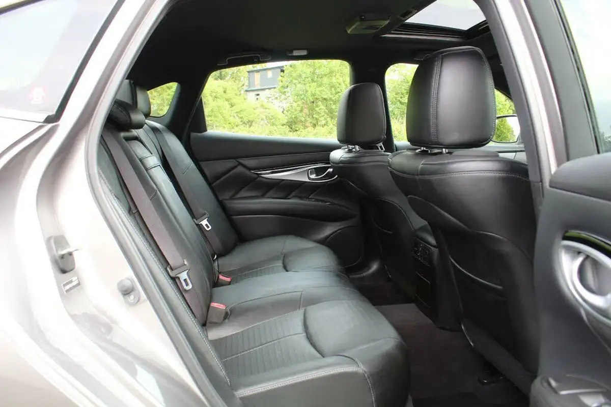 2014-infiniti-q70-35-gt-premium-hybrid-big-13