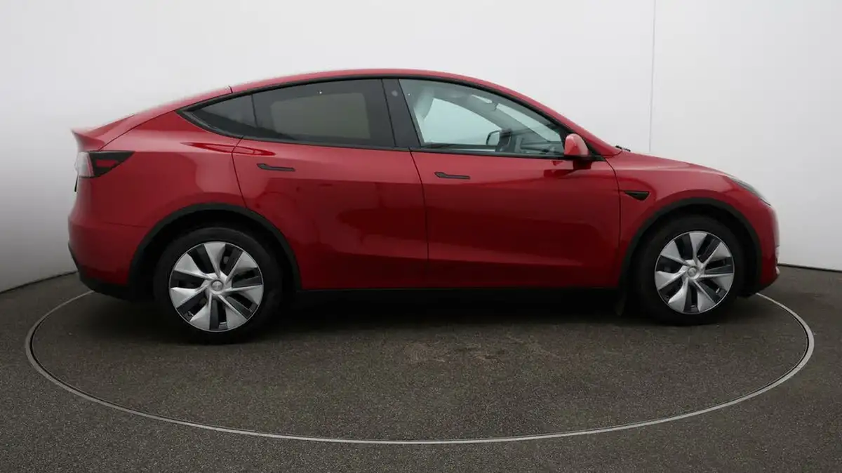 2022-tesla-model-y-e-long-range-big-41