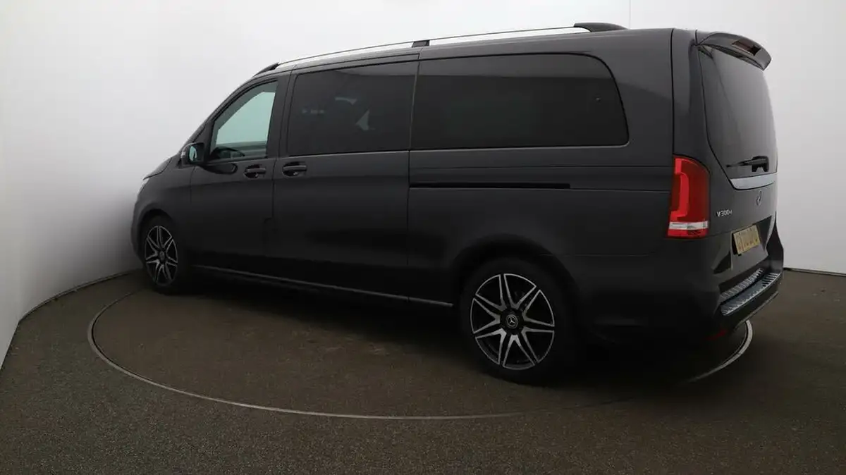 2020-mercedes-benz-v-class-20d-v300d-amg-line-extra-long-big-30