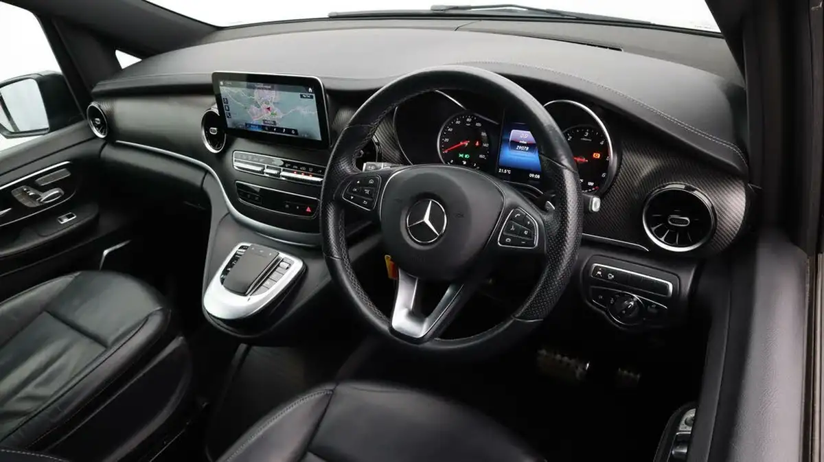 2020-mercedes-benz-v-class-20d-v300d-amg-line-extra-long-big-9
