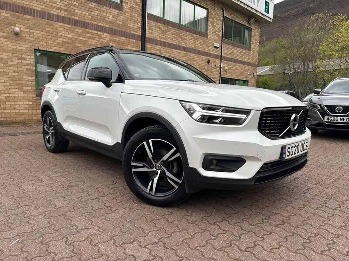 2020-volvo-xc40-15-t3-r-design-big-0