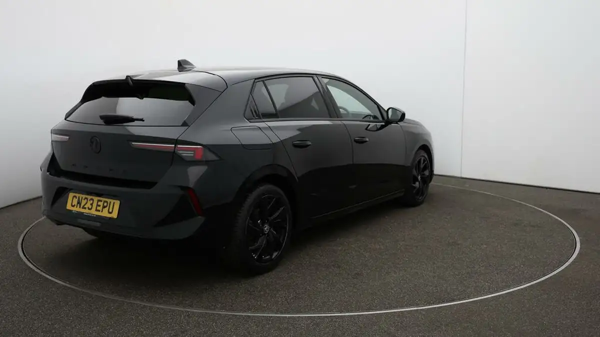 2023-vauxhall-astra-12-turbo-gs-hatchback-big-45