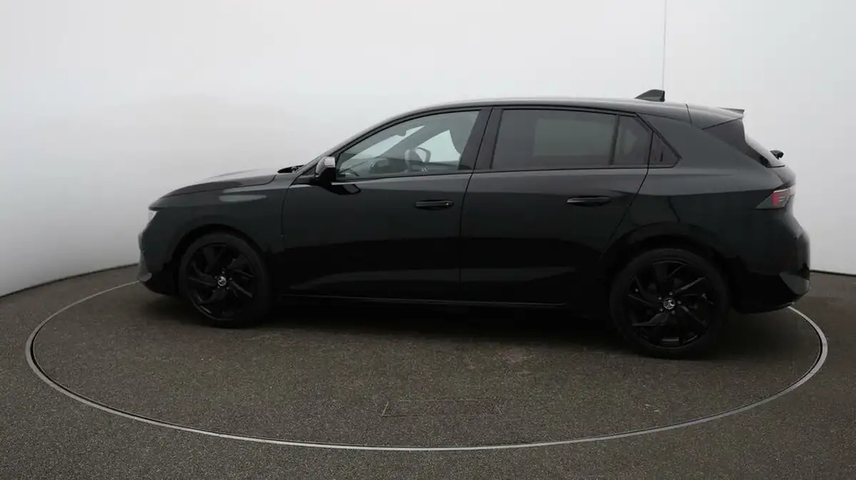2023-vauxhall-astra-12-turbo-gs-hatchback-big-49