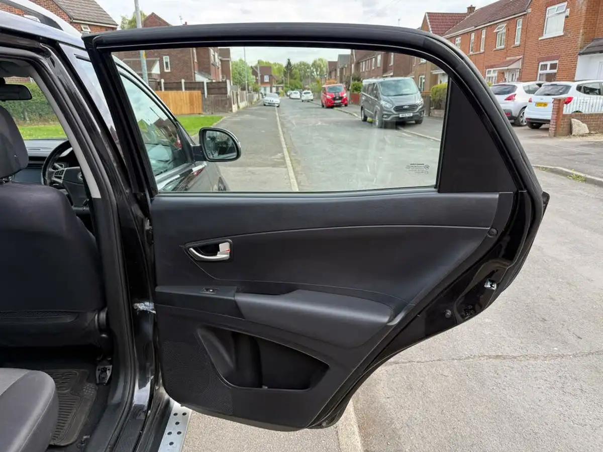 2012-ssangyong-korando-big-25