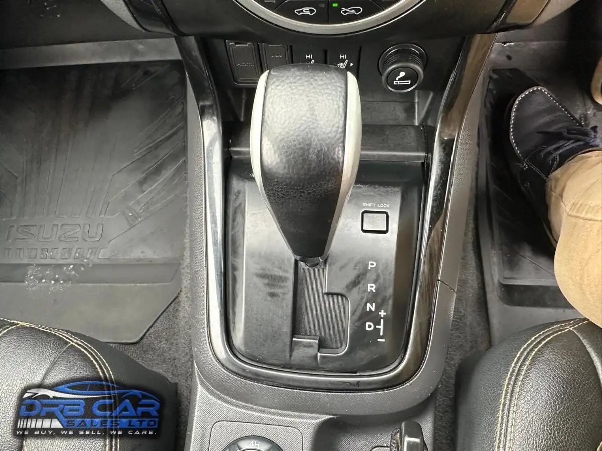 2019-isuzu-d-max-19td-blade-auto-big-27