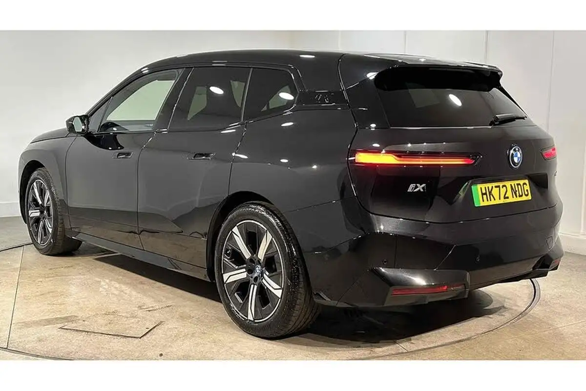 2022-bmw-ix-e-xdrive-40-m-sport-edition-big-8
