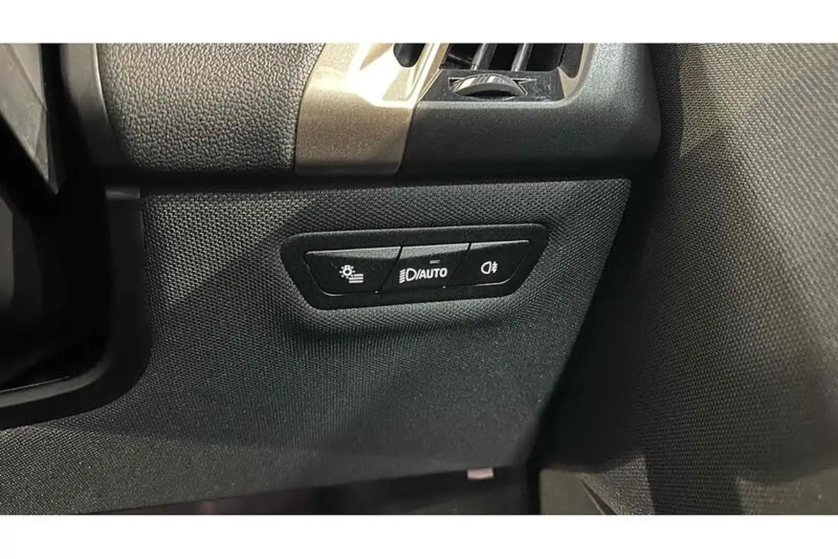 2022-bmw-ix-e-xdrive-40-m-sport-edition-big-32