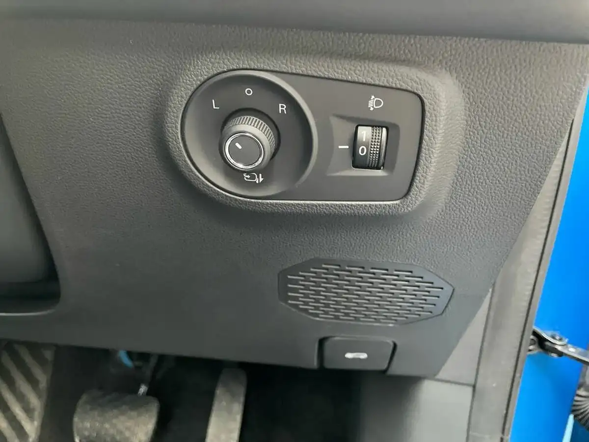 2025-mg-zs-suv-e-se-ev-176ps-big-23