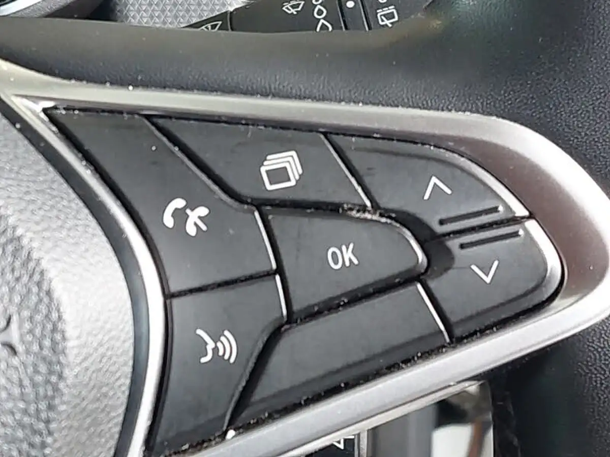 2020-renault-clio-10-sce-iconic-75bhp-big-18