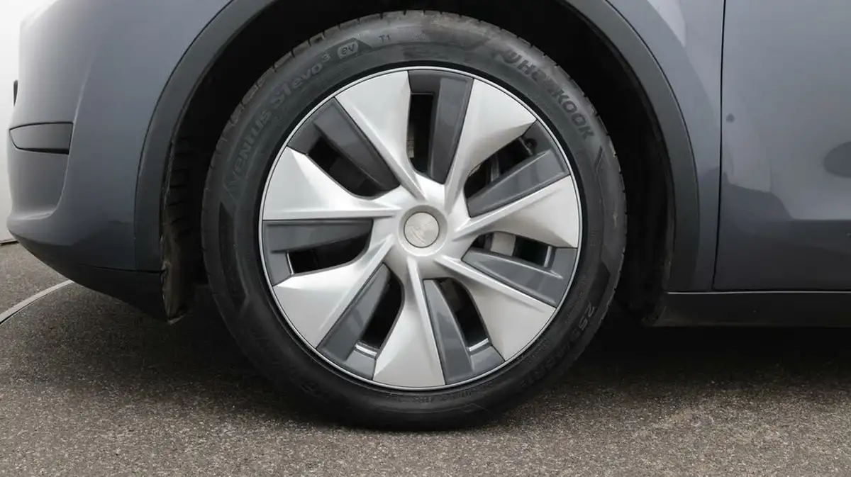 2023-tesla-model-y-e-rwd-big-18