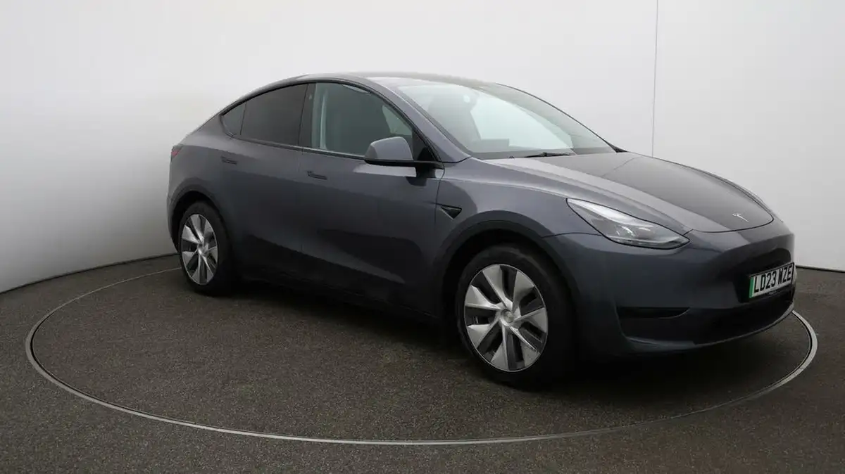2023-tesla-model-y-e-rwd-big-35