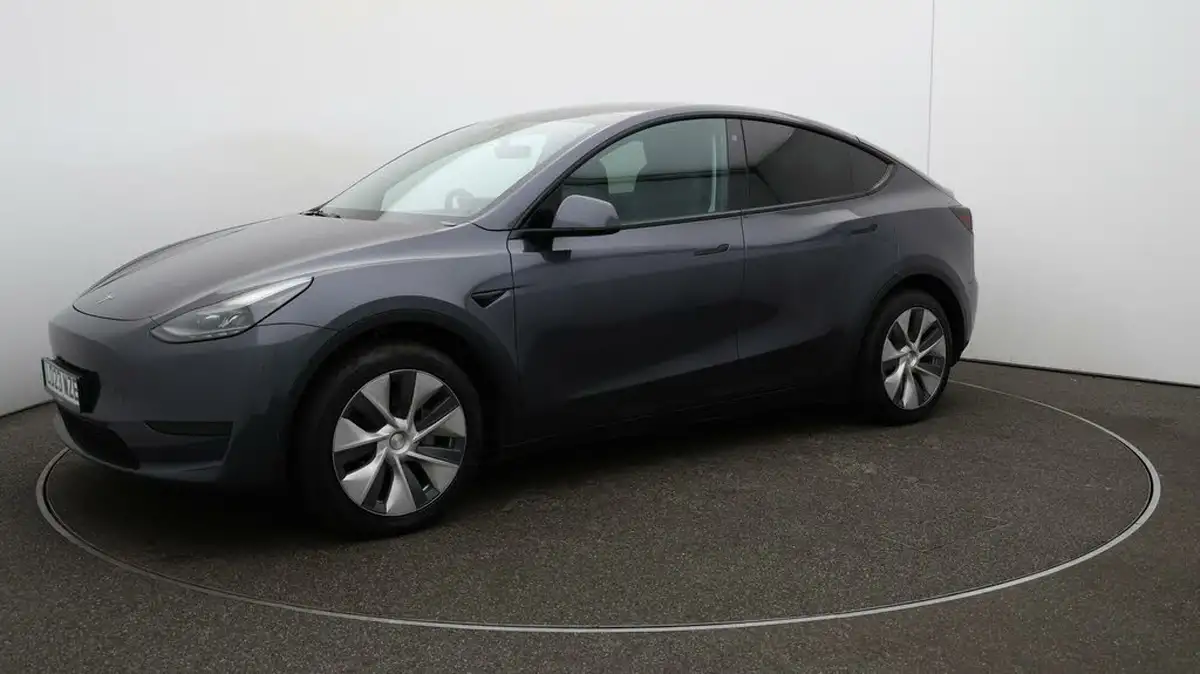 2023-tesla-model-y-e-rwd-big-59