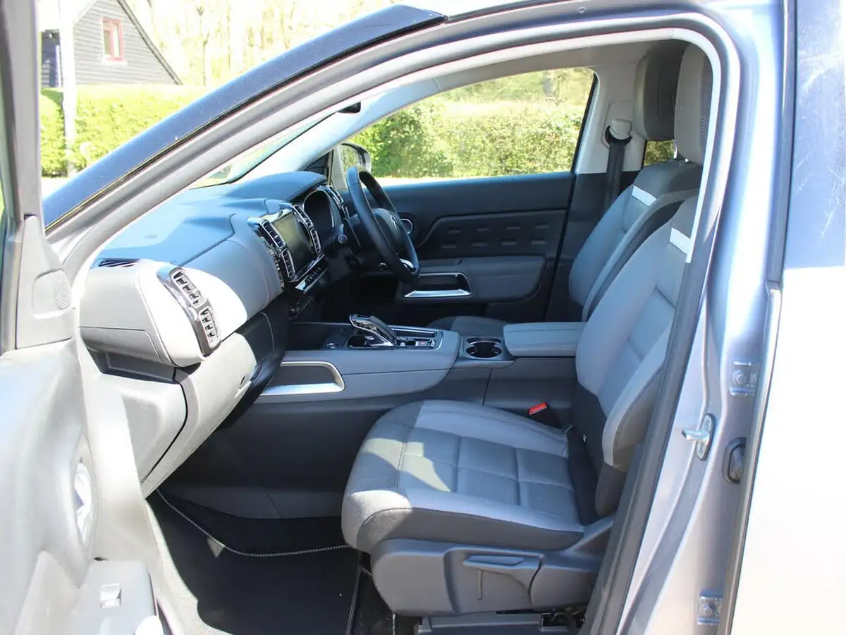 2020-citroen-c5-aircross-12-puretech-flair-plus-eat8-big-3