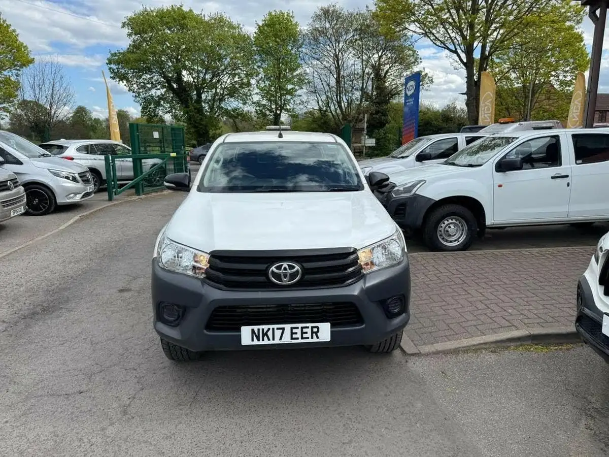 2017-toyota-hi-lux-24d-active-double-cab-pickup-big-15