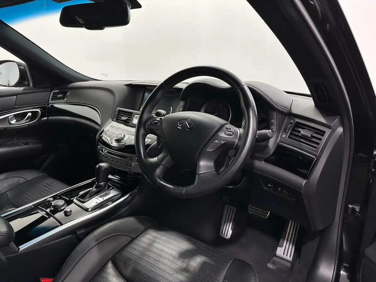 2016-infiniti-q70-22td-sport-big-7