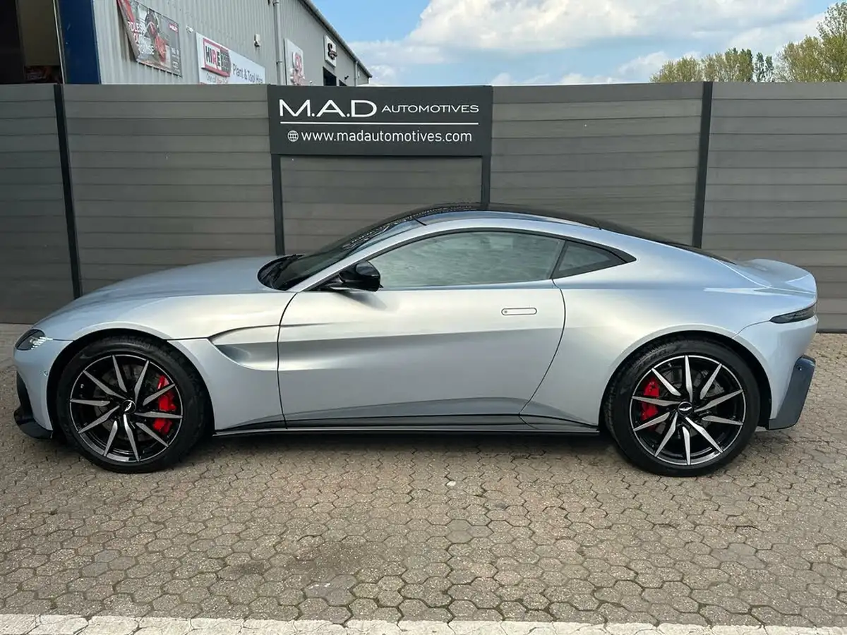 2019-aston-martin-vantage-40-v8-vantage-big-6