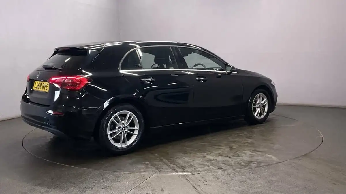 2019-mercedes-benz-a-class-13-a180-se-big-7