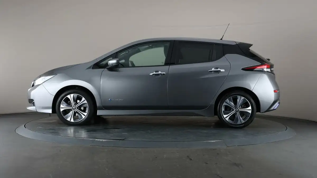 2020-nissan-leaf-e-tekna-big-30