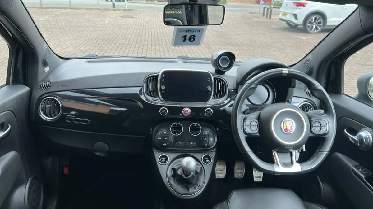 2021-abarth-595-14-tjet-scorpioneoro-big-10