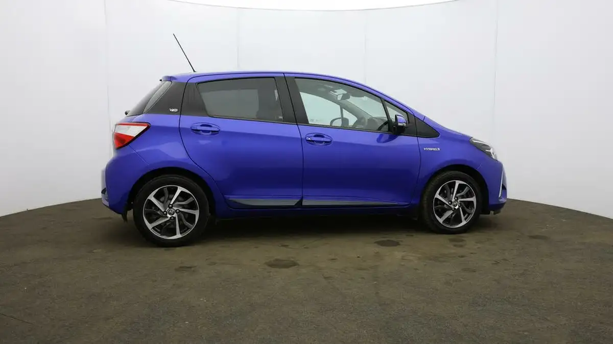2020-toyota-yaris-15-vvt-i-y20-98bhp-hybrid-1497cc-e-cvt-big-54