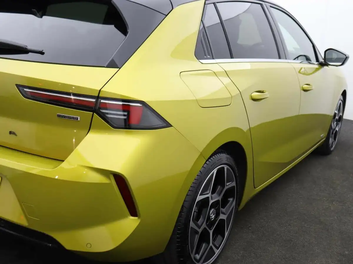 2023-vauxhall-astra-16-ultimate-hatchback-big-45