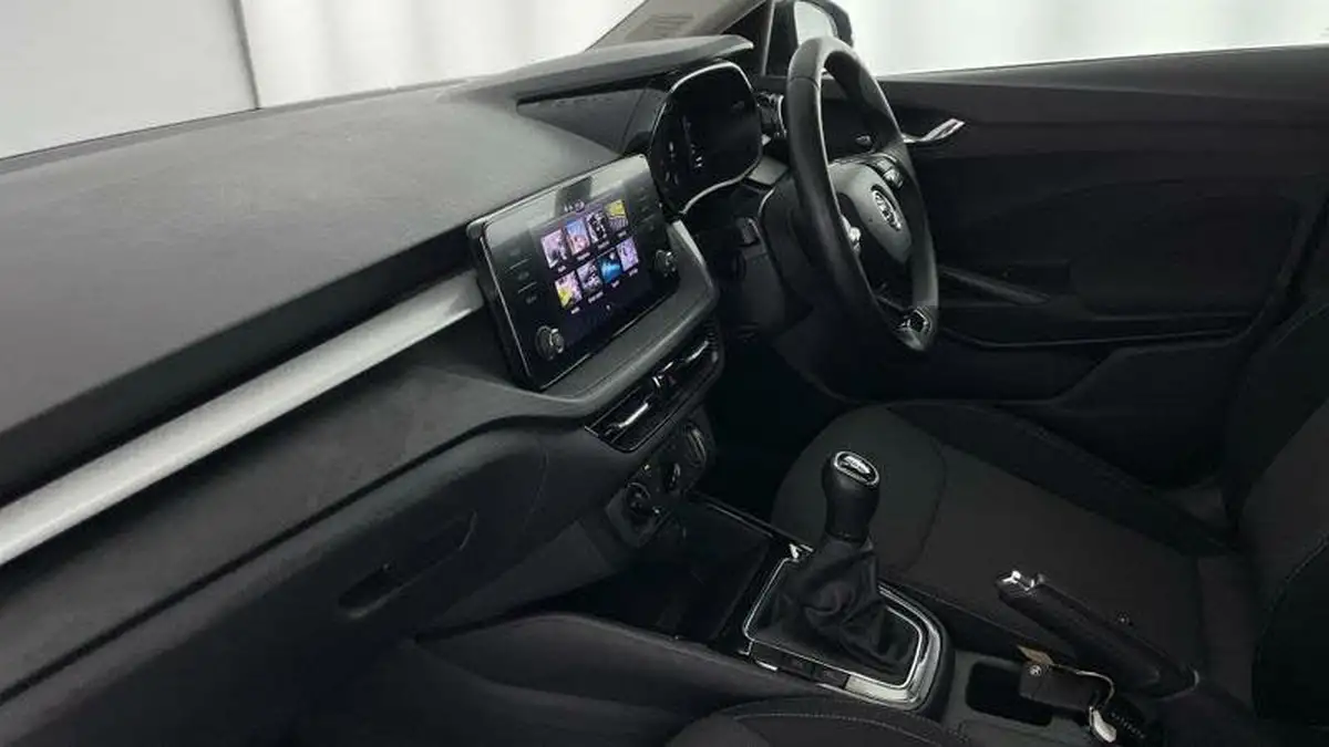 2022-skoda-fabia-10-mpi-colour-edition-big-1