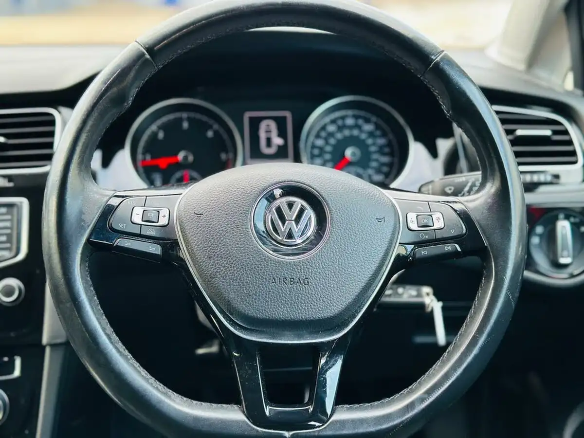 2015-volkswagen-golf-20tdi-gt-hatchback-5d-big-13