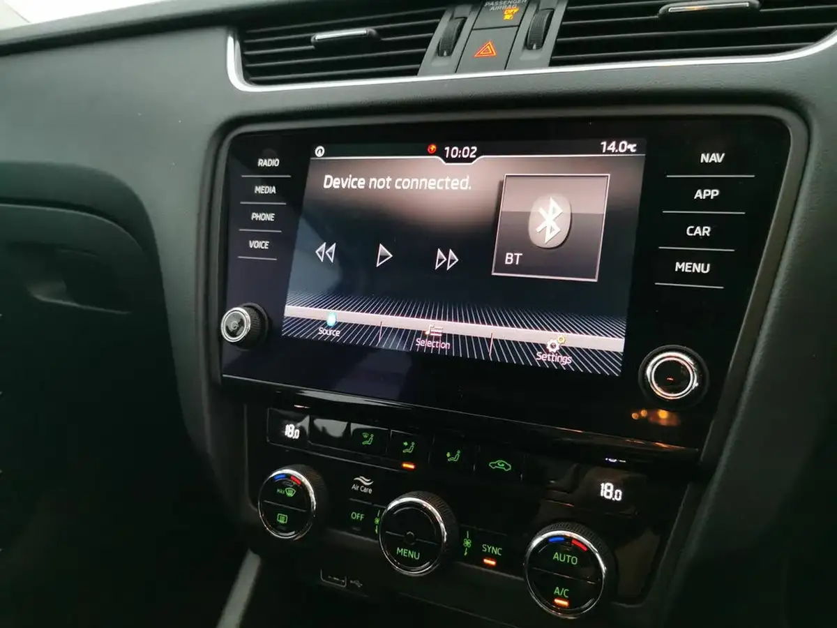2020-skoda-octavia-10-tsi-se-technology-115ps-estate-big-12