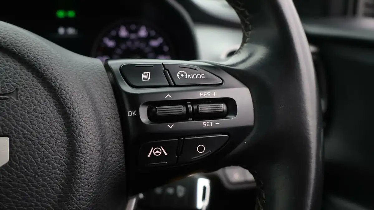 2022-kia-stonic-10-t-gdi-2-big-24