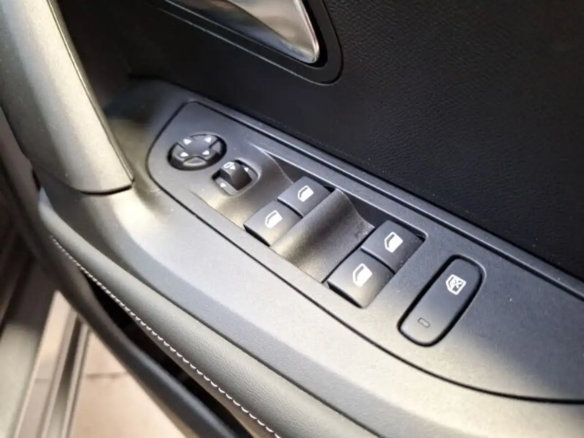 2024-peugeot-2008-suv-12-puretech-allure-130ps-big-13