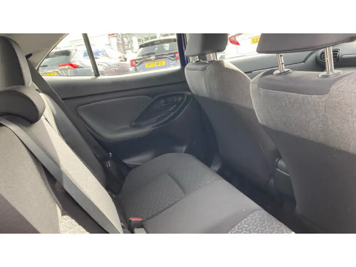 2022-toyota-yaris-cross-15-vvt-i-icon-big-12