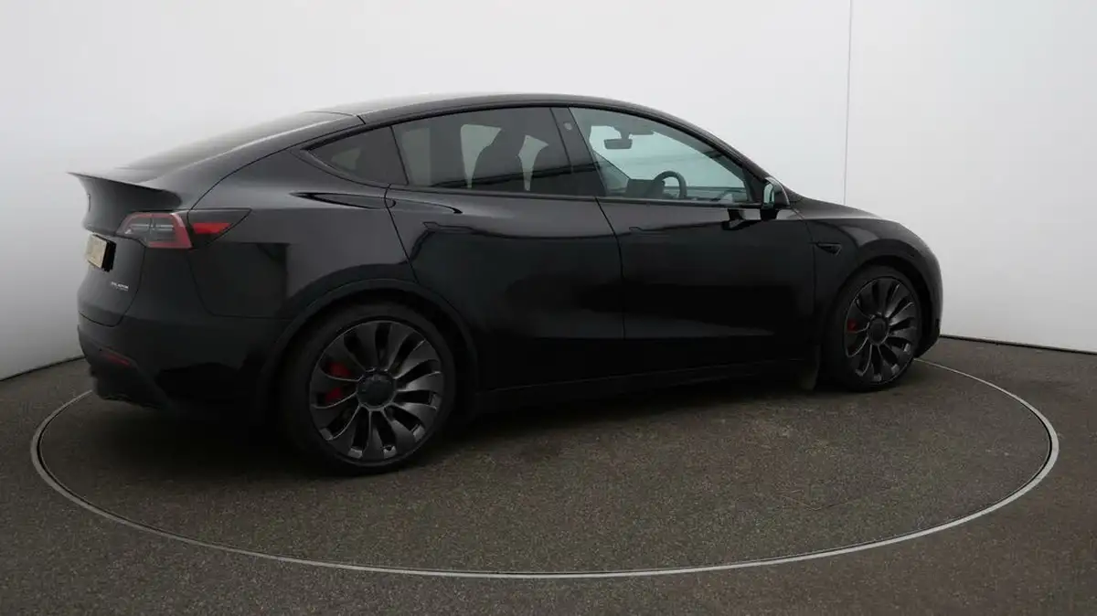 2023-tesla-model-y-e-performance-big-44
