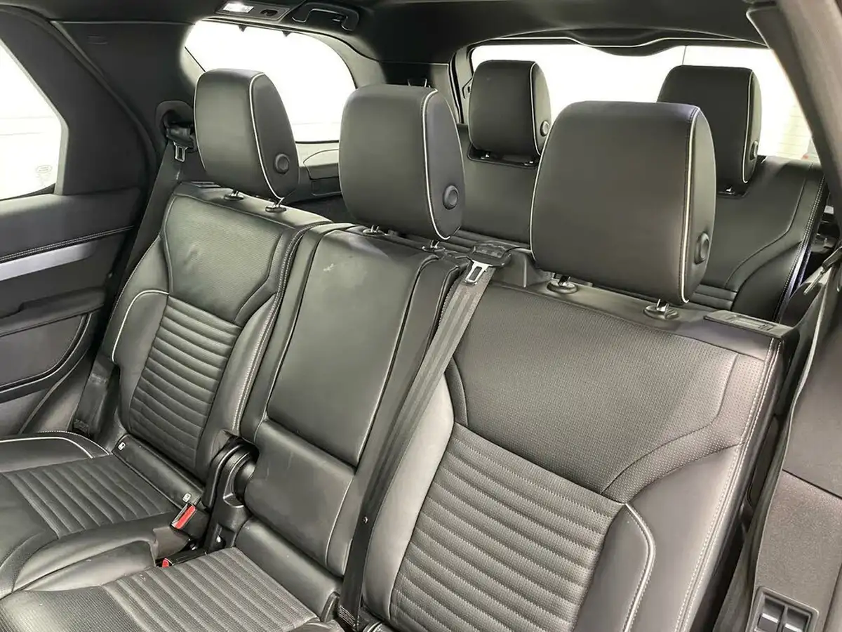 2021-land-rover-discovery-30-d300-r-dynamic-hse-big-40