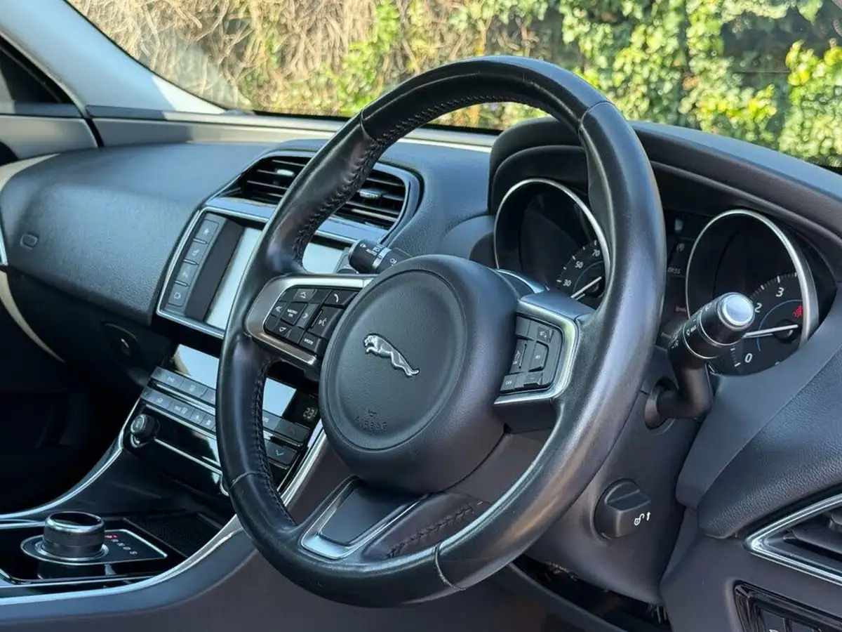 2017-jaguar-xe-20i-prestige-200ps-ss-1999cc-big-13