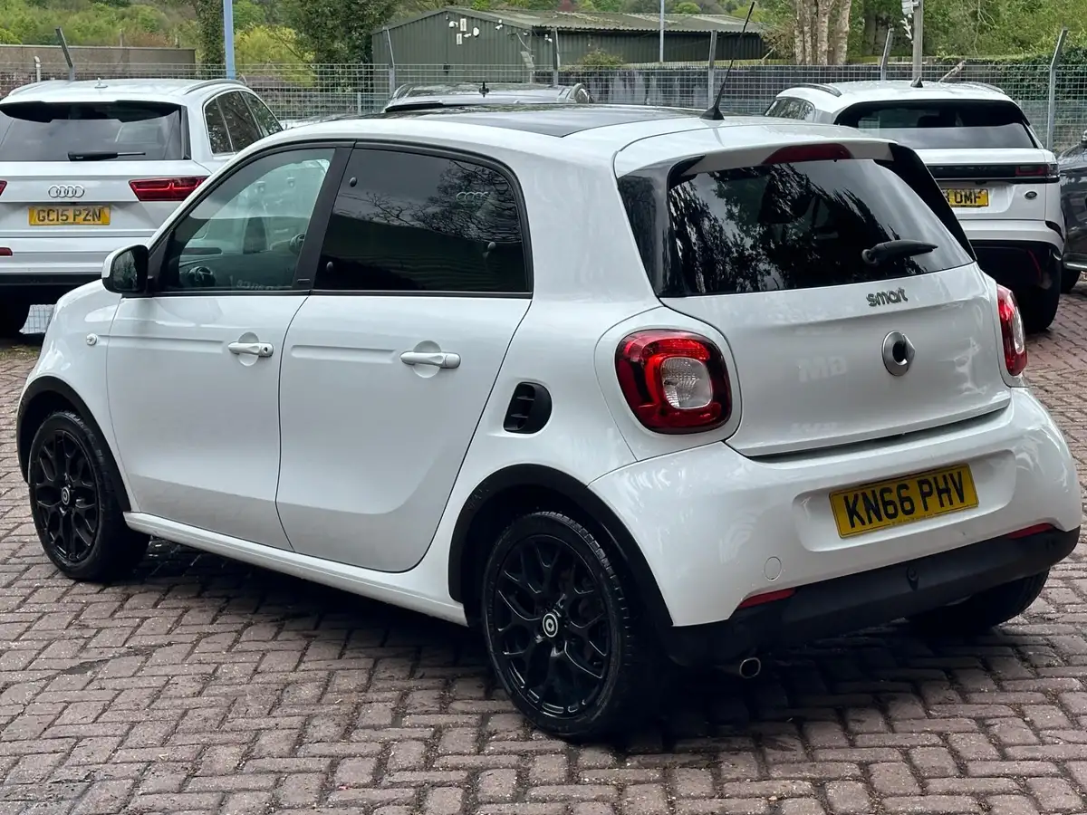 2016-smart-forfour-09-edition-white-big-5