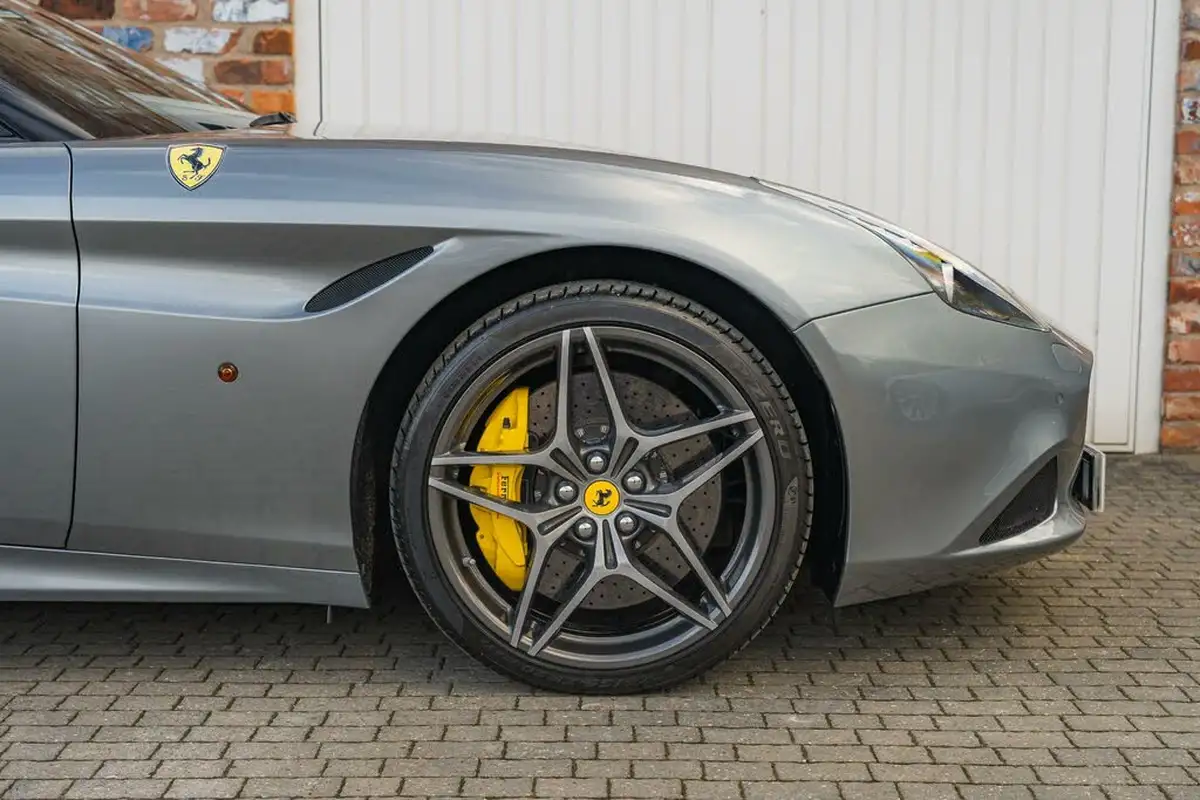 2016-ferrari-california-39-t-big-30