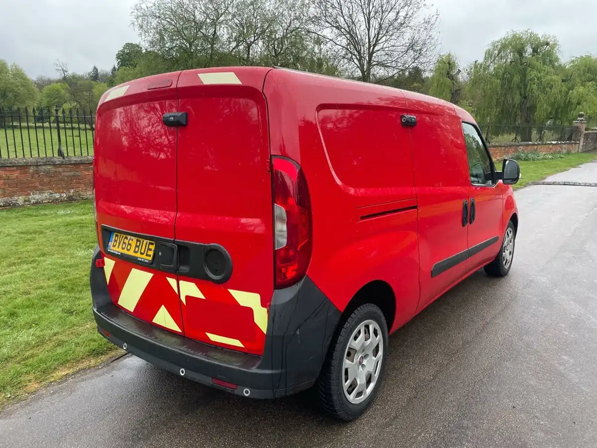 2015-fiat-doblo-cargo-16td-105eu-v-l1-refrigerated-van-big-6