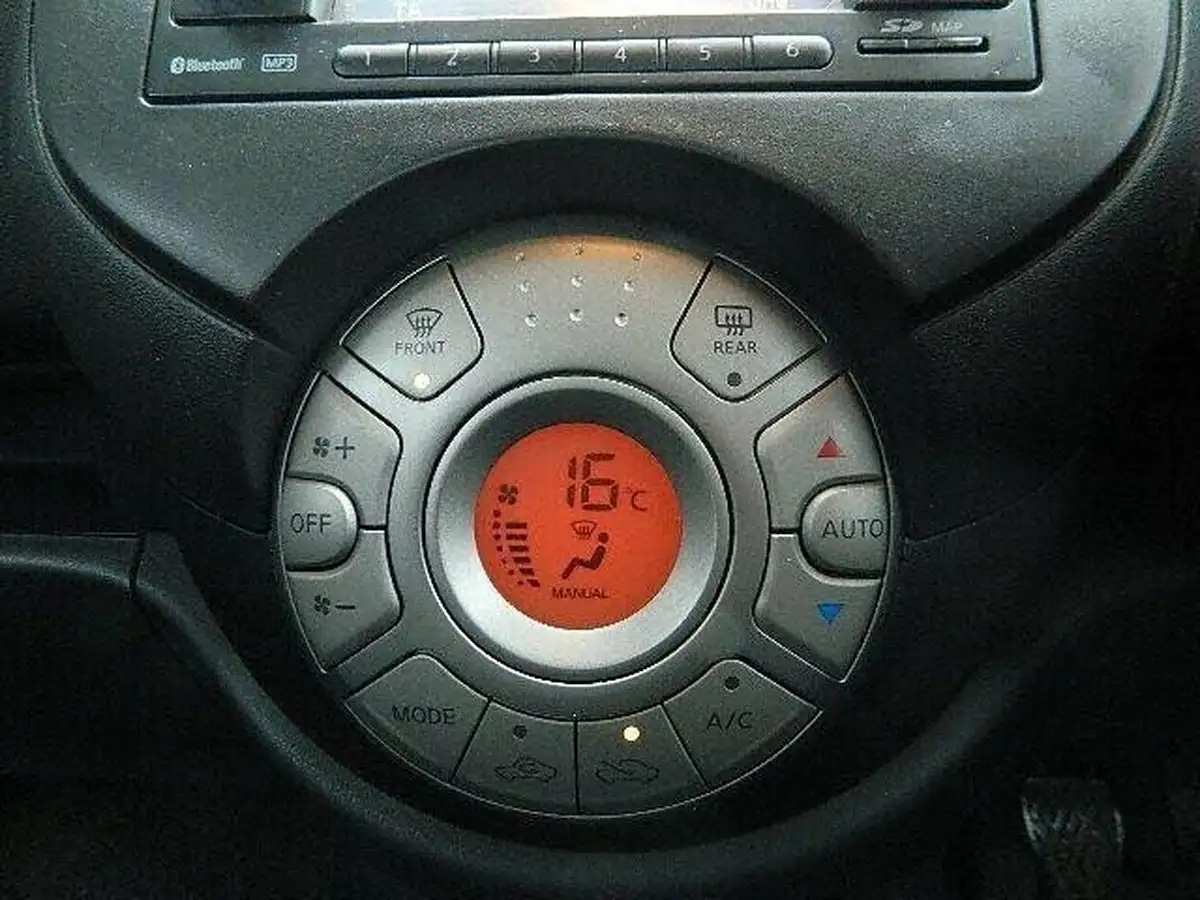 2013-nissan-micra-12-tekna-79bhp-big-35