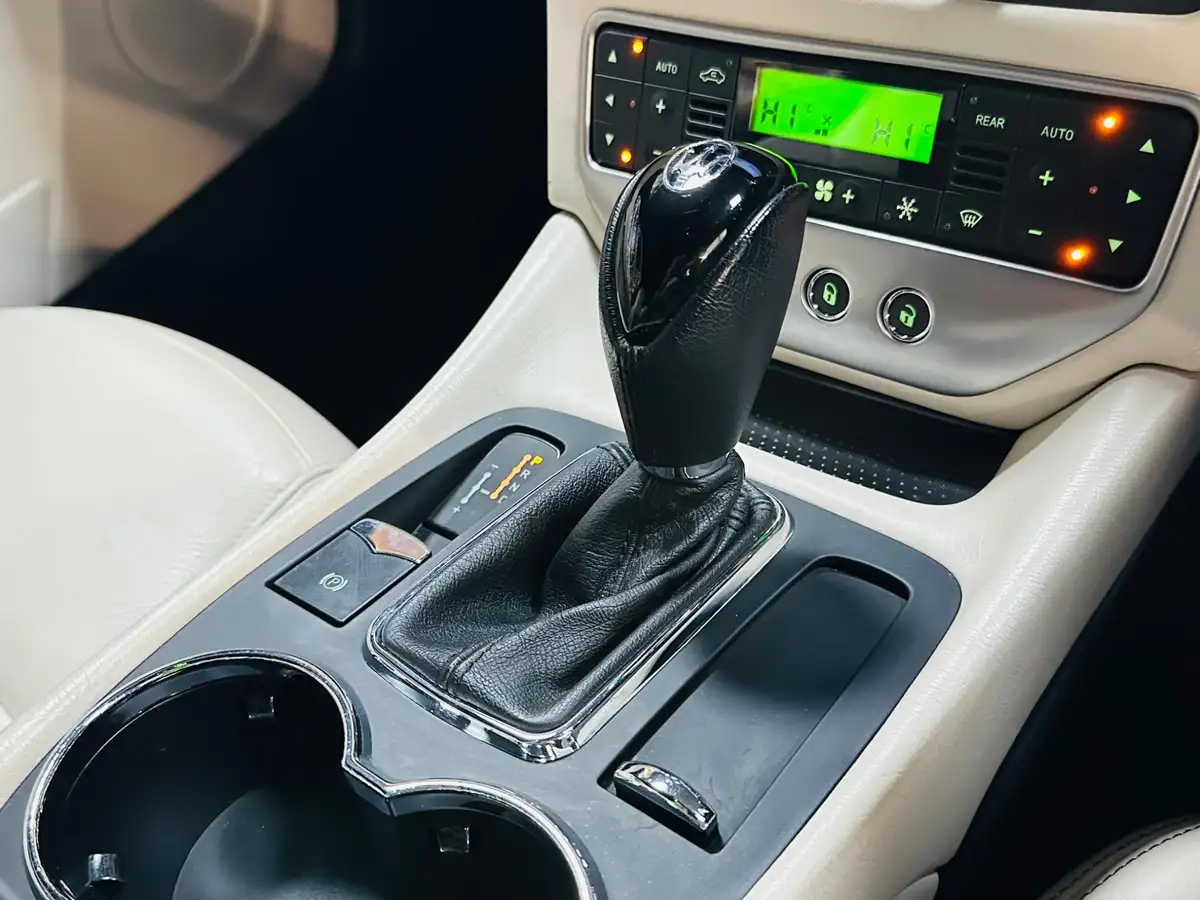 2016-maserati-granturismo-47-sport-big-48