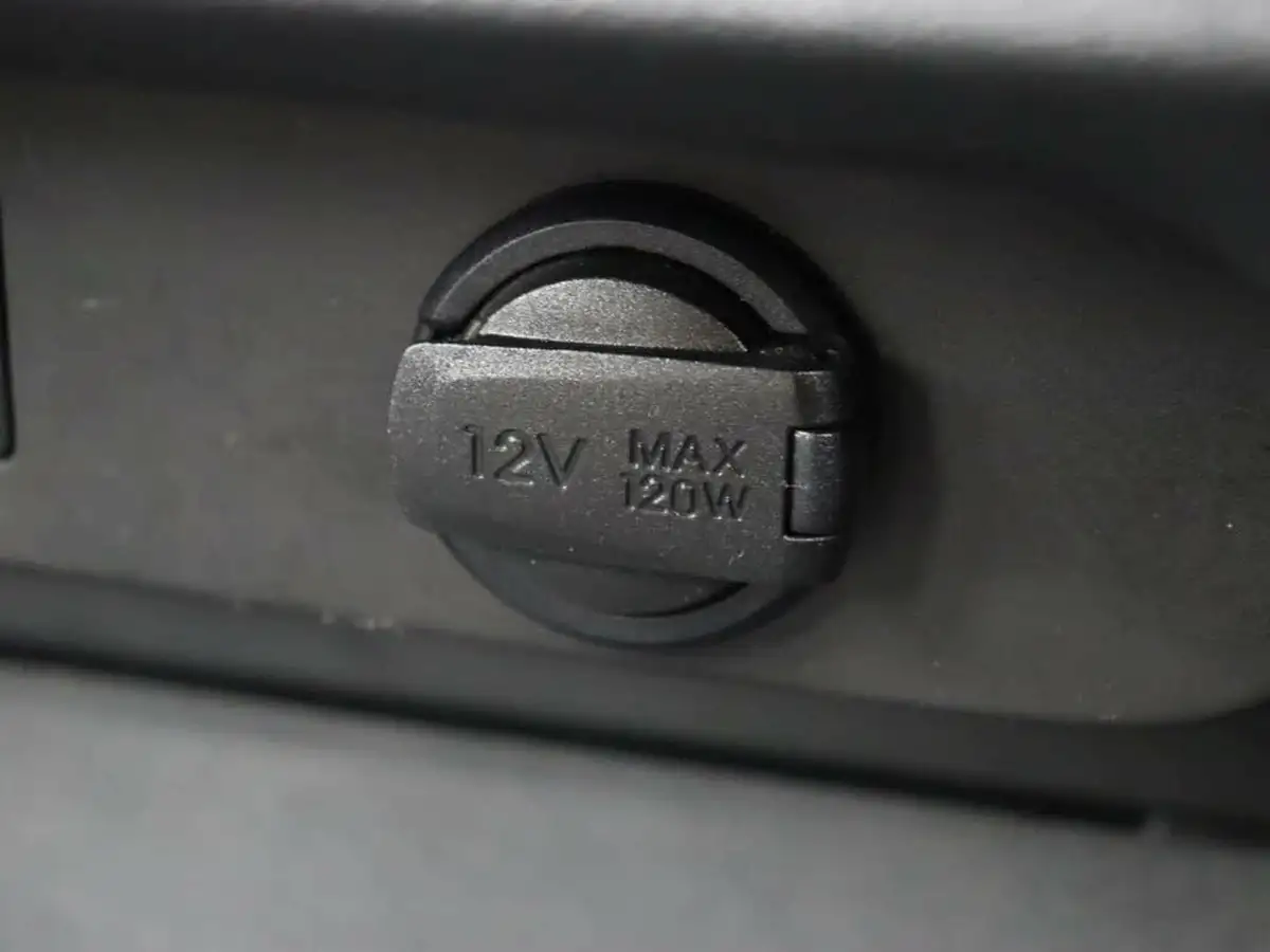 2022-hyundai-i10-12-se-connect-big-36