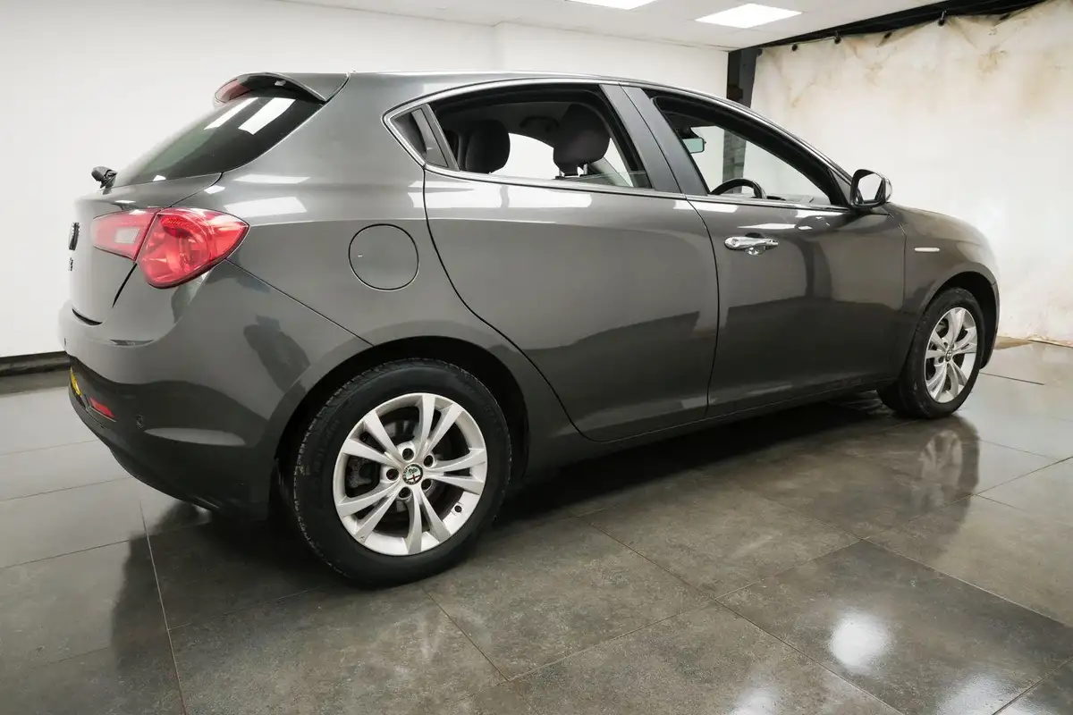 2014-alfa-romeo-giulietta-14-distinctive-multiair-170bhp-big-3