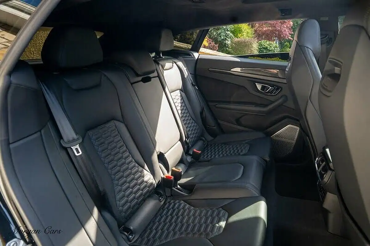 2021-lamborghini-urus-40-no-trim-big-46