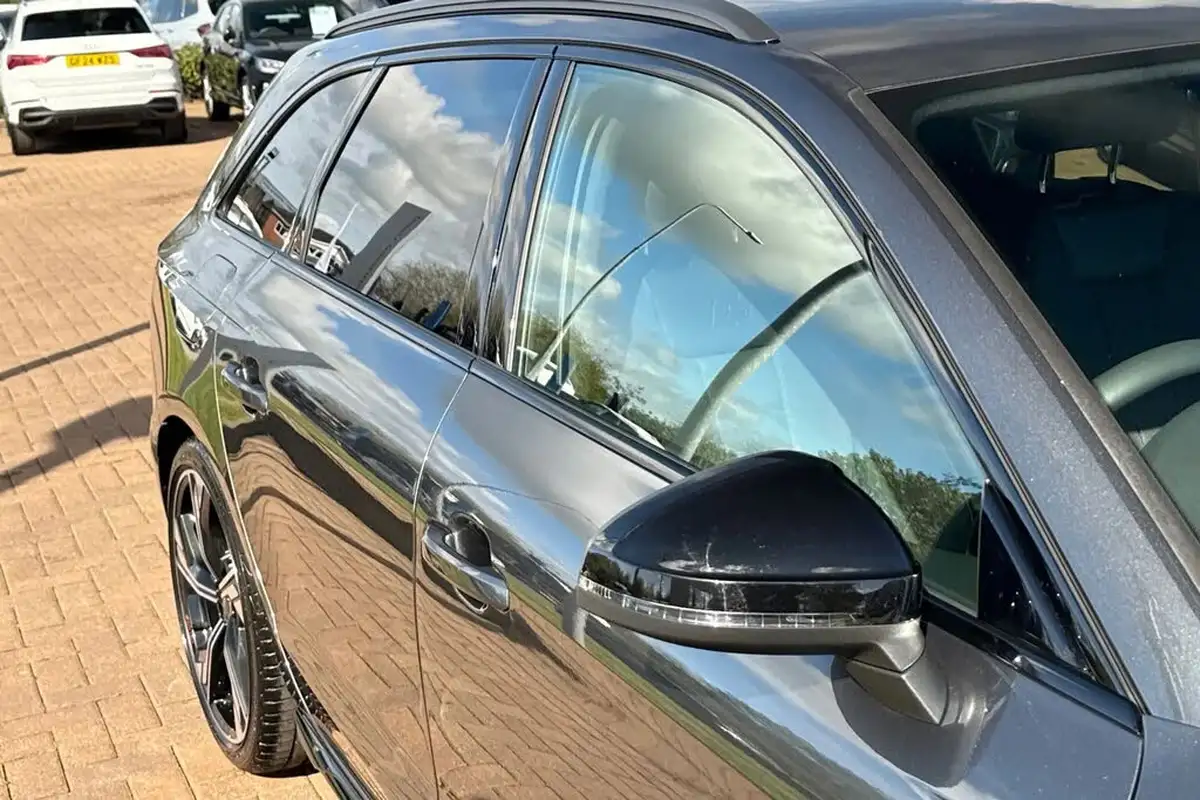 2024-audi-a4-avant-20-35-tdi-black-edition-big-33