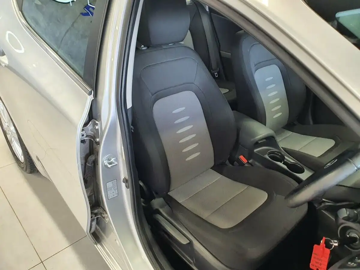 2014-kia-ceed-16crdi-2-hatchback-auto-big-21