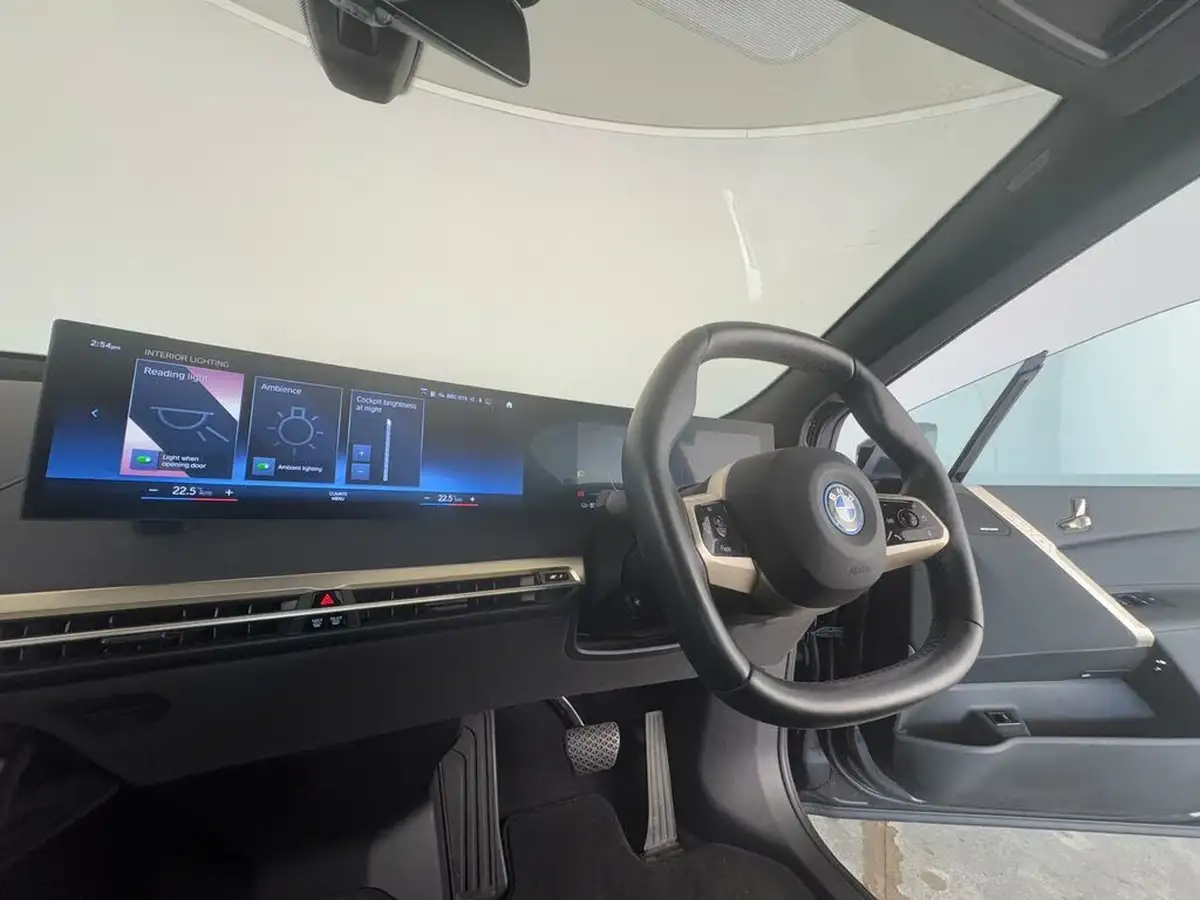 2021-bmw-ix-e-xdrive-40-m-sport-big-12