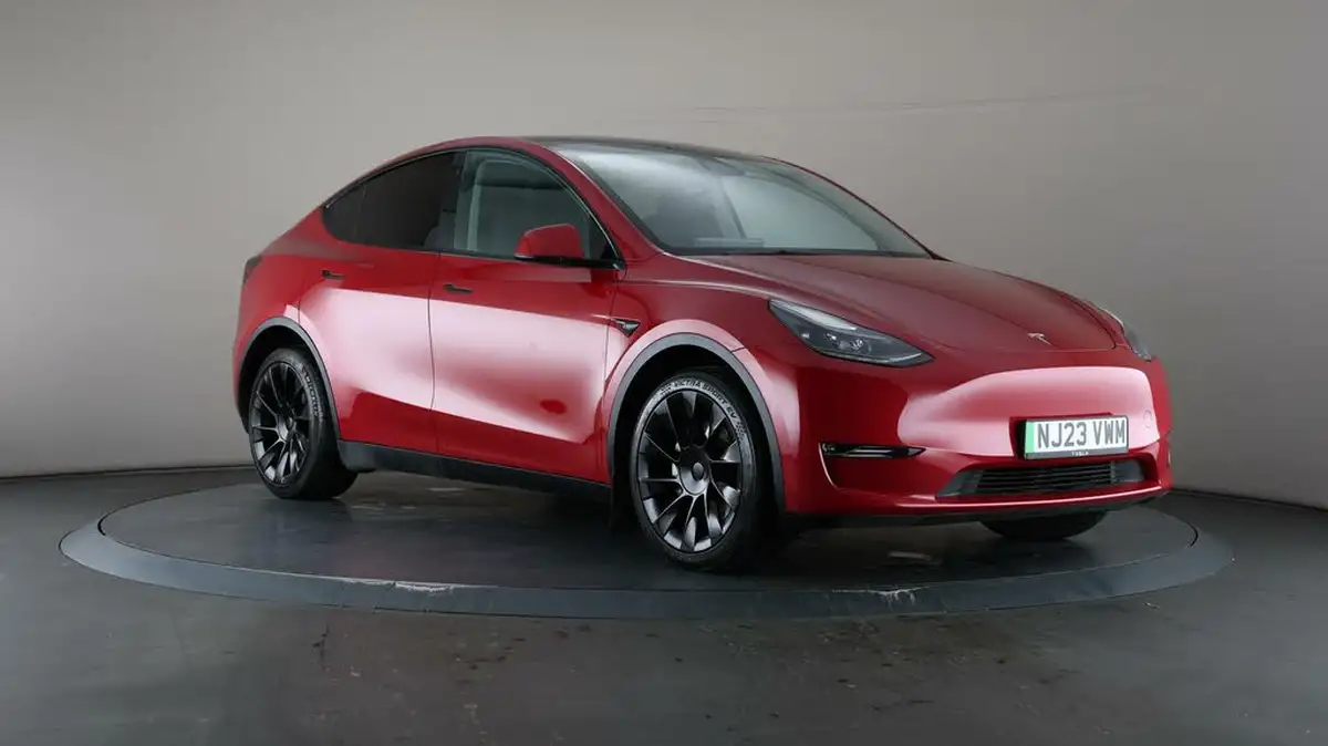 2023-tesla-model-y-e-long-range-big-45