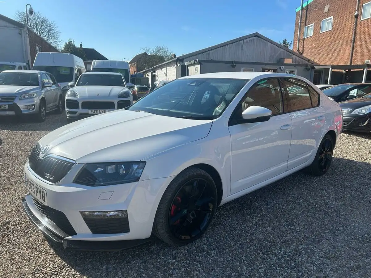 2014-skoda-octavia-20-vrs-hatchback-big-2