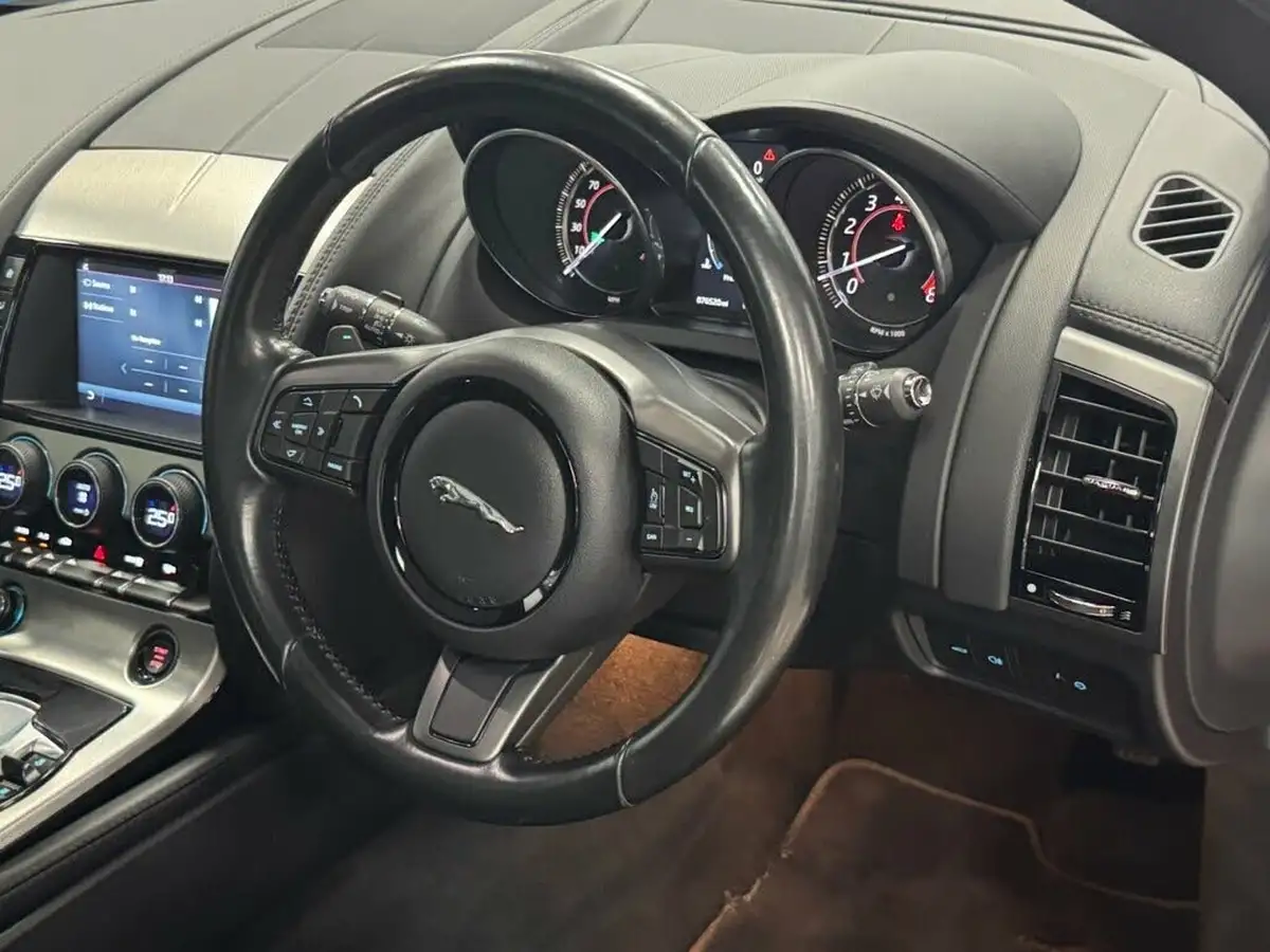 2015-jaguar-f-type-30-v6-coupe-quickshift-big-27