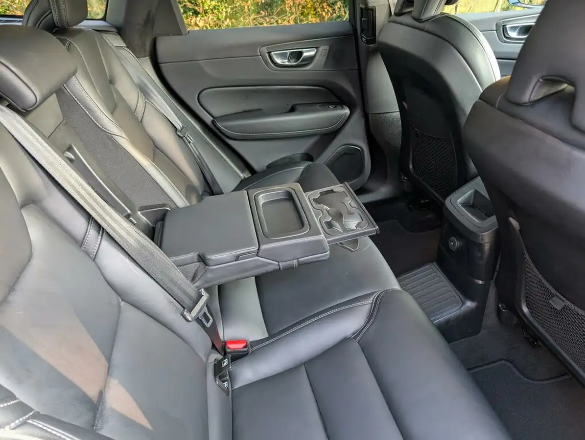 2021-volvo-xc60-20-t8-inscription-pro-390bhp-big-22